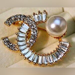 NEW Gold Crystal Pearl Brooch – Elegant Statement Pin